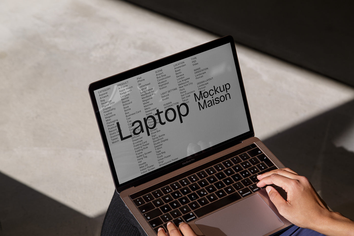 MacBook Pro 13" Mockup LT-E-02